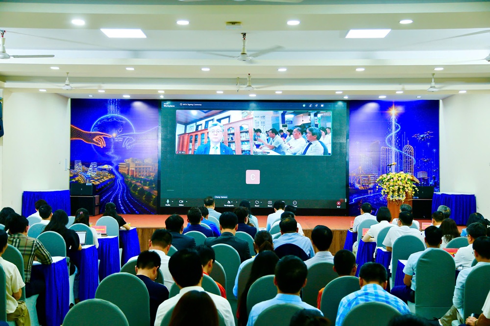 &Ocirc;ng Sang Rok Oh, Chủ tịch Viện KIST ph&aacute;t biểu tại điểm cầu ở H&agrave;n Quốc