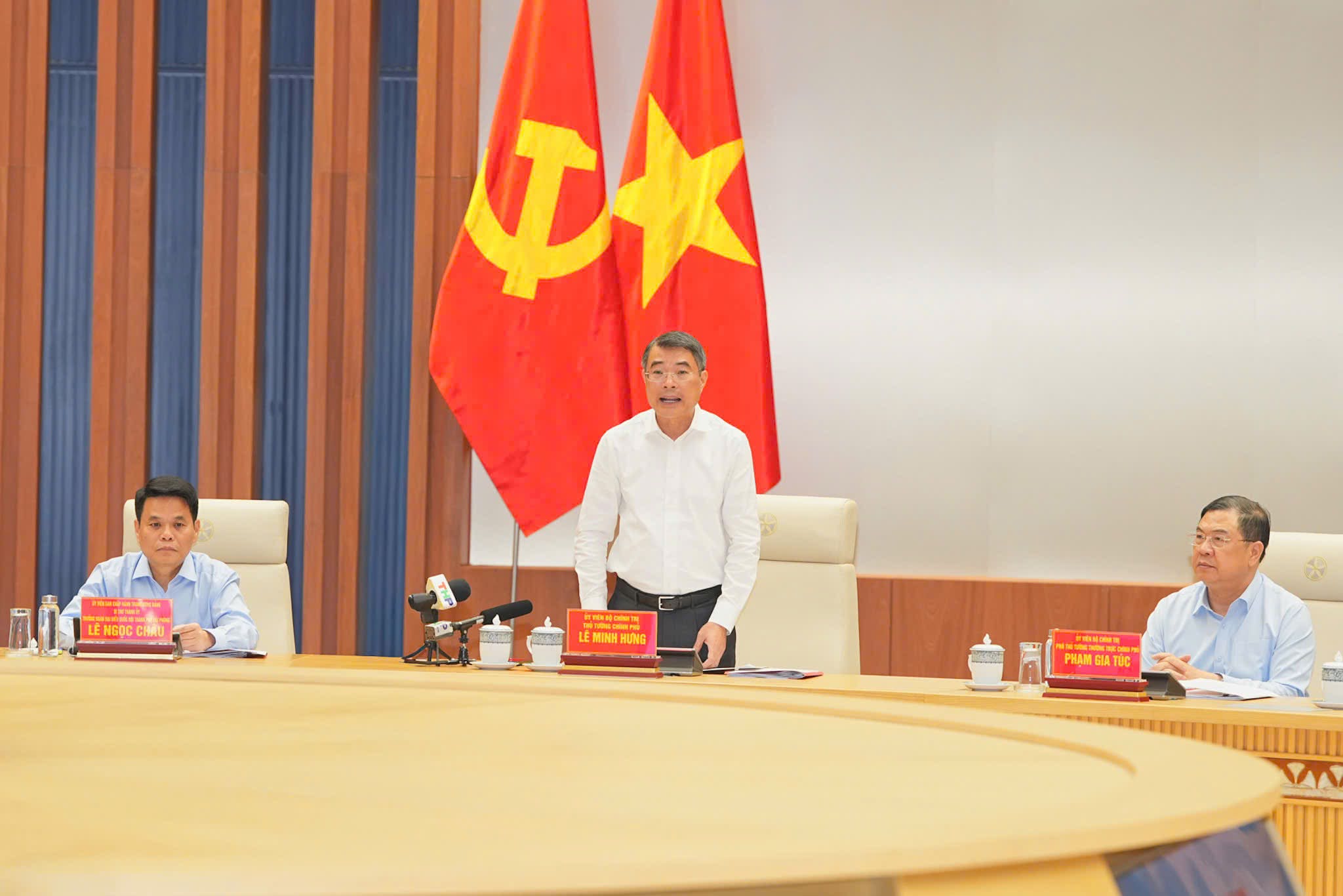 Thủ tướng Ch&iacute;nh phủ L&ecirc; Minh Hưng chủ tr&igrave; cuộc l&agrave;m việc với l&atilde;nh đạo th&agrave;nh phố Hải Ph&ograve;ng v&agrave; c&aacute;c tỉnh Quảng Ninh, Bắc Ninh, Ninh B&igrave;nh, Hưng Y&ecirc;n về ph&aacute;t triển nh&agrave; ở cho thu&ecirc;