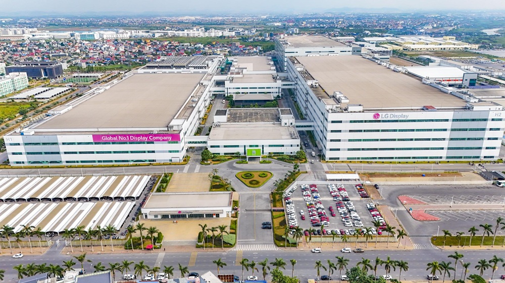 H&agrave;n Quốc đ&atilde; đầu tư khoảng 15,47 tỷ USD v&agrave;o th&agrave;nh phố Hải Ph&ograve;ng, th&igrave; ri&ecirc;ng Tập đo&agrave;n LG c&ugrave;ng c&aacute;c vệ tinh đ&atilde; chiếm khoảng 80% con số n&agrave;y. Trong ảnh l&agrave; nh&agrave; m&aacute;y LG Display.
