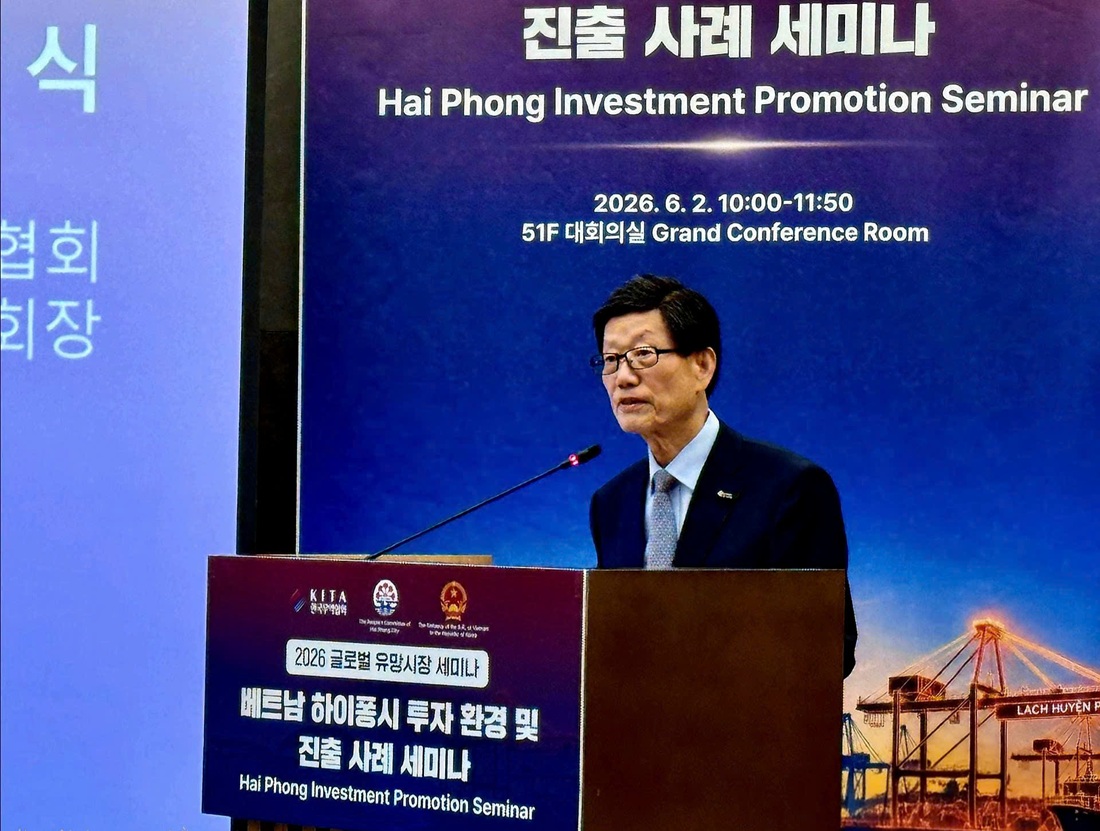 Ông Jinsik Yoon, Chủ tịch KITA phát biểu tại Hội nghị xúc tiến đầu tư Hải Phòng - Hàn Quốc năm 2026. Ảnh: Tuấn Anh