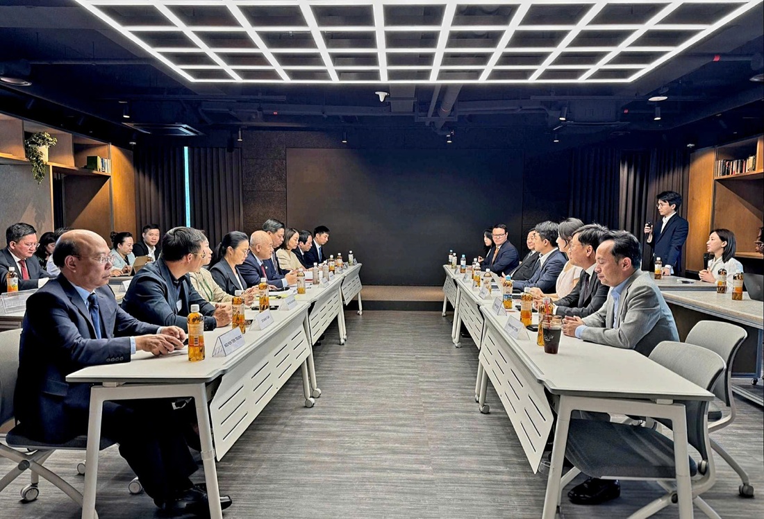Đoàn công tác thành phố Hải Phòng đến thăm và làm việc tại Công ty Furiosa AI và Công ty Korea Technology and Future (KTNF) Hàn Quốc. Ảnh: Tuấn Anh