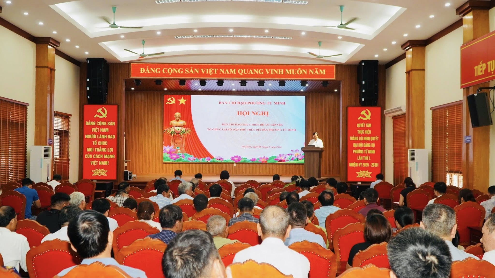 Các xã, phường trên địa bàn thành phố đang triển khai lấy ý kiến Nhân dân việc sắp xếp, tổ chức lại các thôn, tổ dân phố