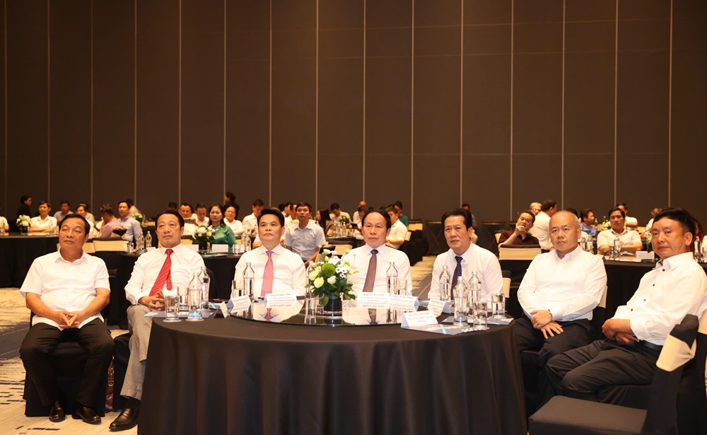 C&aacute;c đồng ch&iacute; l&atilde;nh đạo Trung ương v&agrave; l&atilde;nh đạo TP. Hải Ph&ograve;ng tham dự Hội nghị