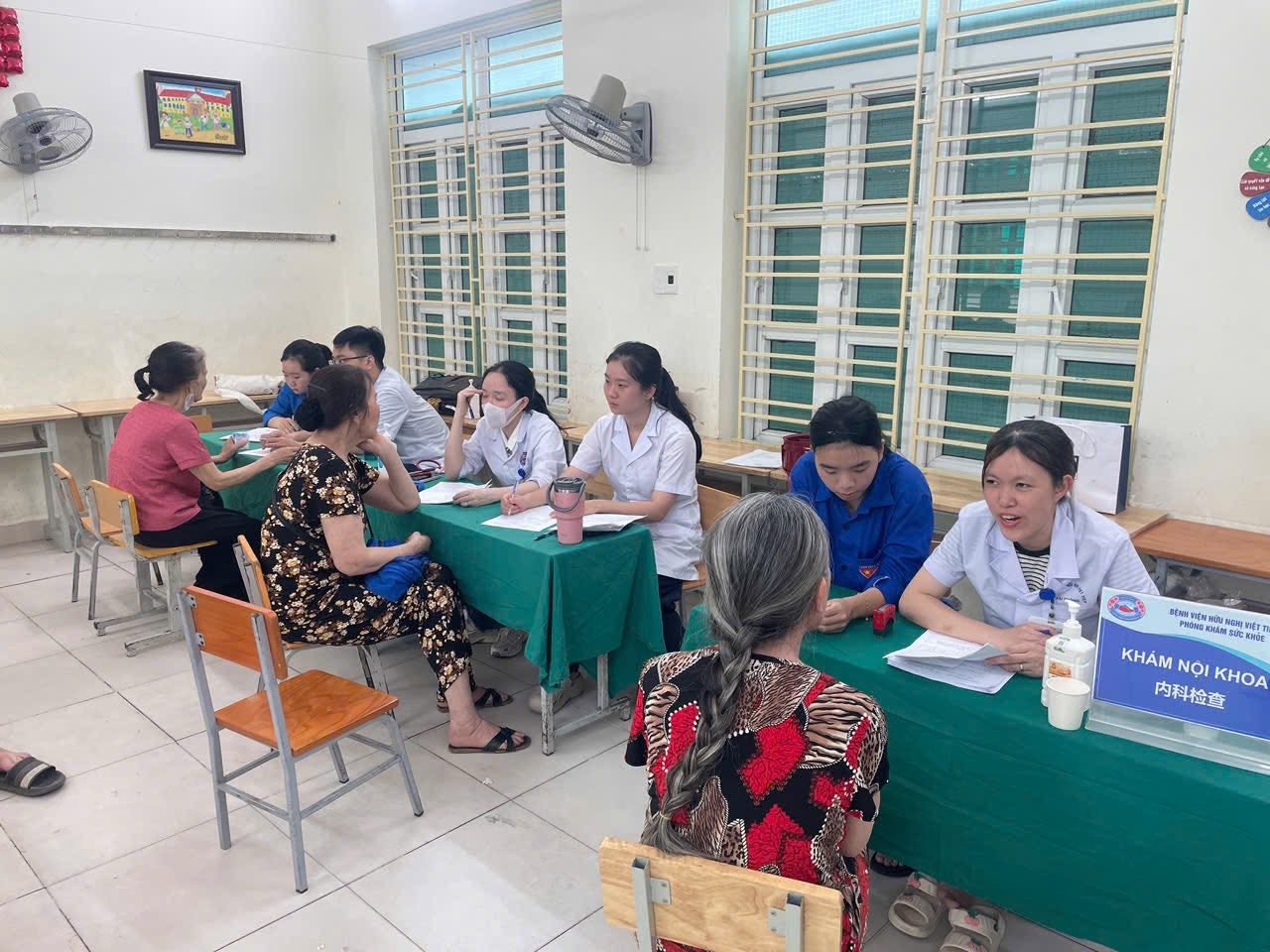 Khám sức khỏe và cấp thuốc miễn phí cho người có công, người thuộc hộ cận nghèo và người khuyết tật ở phường Hải An, TP. Hải Phòng