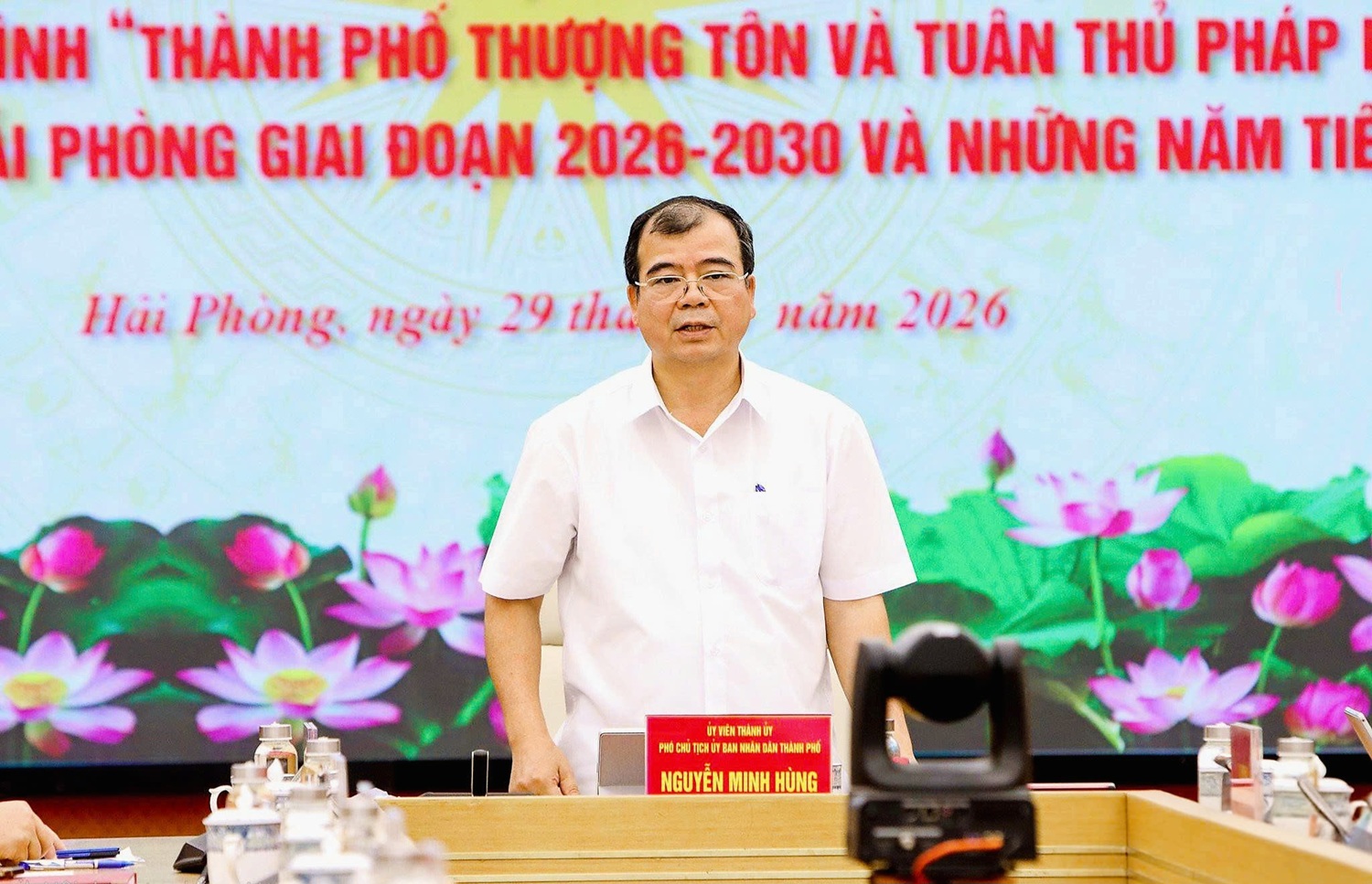 &Ocirc;ng Nguyễn Minh H&ugrave;ng, Ph&oacute; chủ tịch UBND TP. Hải Ph&ograve;ng ph&aacute;t biểu tại hội nghị
