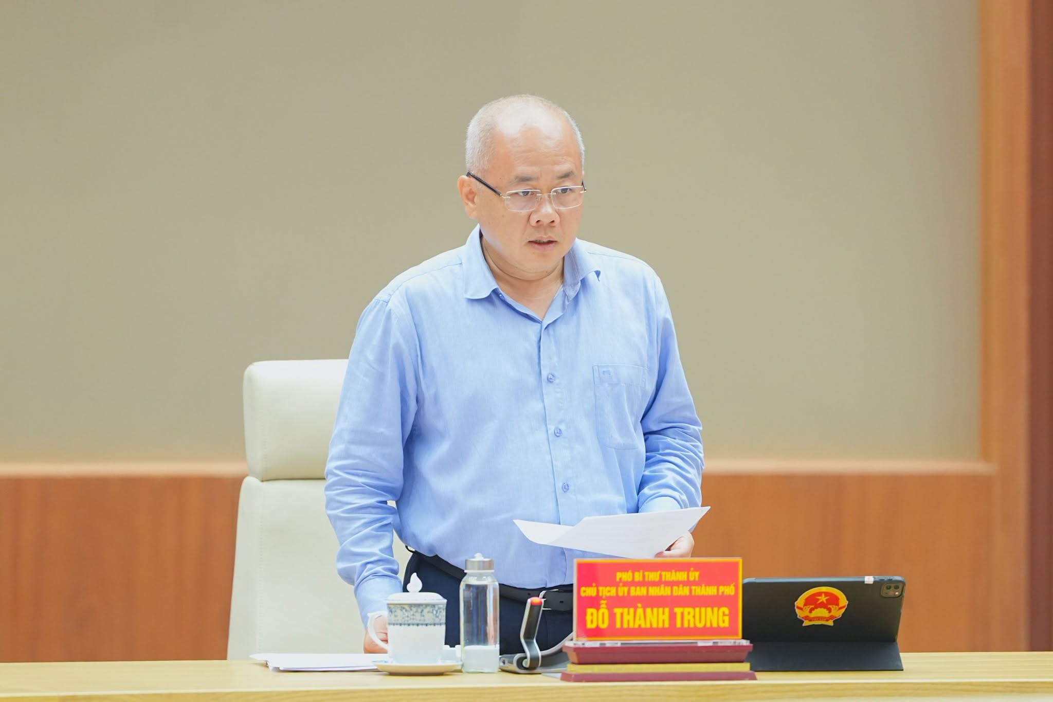 &Ocirc;ng Đỗ Th&agrave;nh Trung, Chủ tịch UBND TP. Hải Ph&ograve;ng ph&aacute;t biểu tại phi&ecirc;n họp thường kỳ