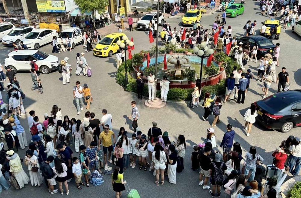 Kh&aacute;ch du lịch foodtour Hải Ph&ograve;ng