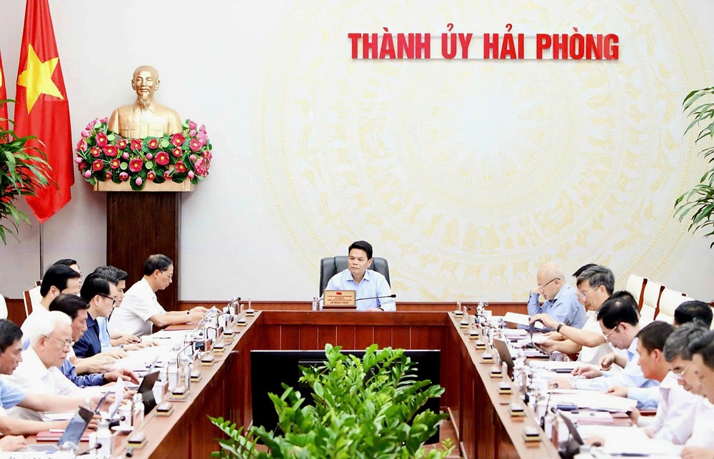 Ban Thường vụ Th&agrave;nh ủy Hải Ph&ograve;ng thống nhất đồng &yacute; chủ trương đầu tư Dự &aacute;n Nh&agrave; m&aacute;y sản xuất đế mạch đ&oacute;ng g&oacute;i b&aacute;n dẫn LG Innotek Hải Ph&ograve;ng tại Khu c&ocirc;ng nghiệp Nam Đ&igrave;nh Vũ (khu 2), thuộc Khu kinh tế Đ&igrave;nh Vũ - C&aacute;t Hải. Ảnh: L&ecirc; Dũng