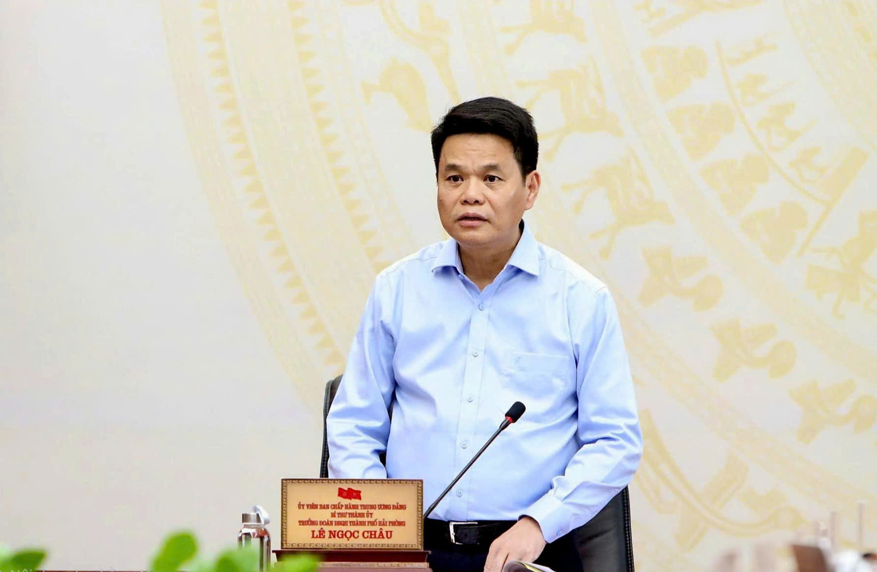 &Ocirc;ng L&ecirc; Ngọc Ch&acirc;u, Ủy vi&ecirc;n Trung ương Đảng, B&iacute; thư Th&agrave;nh ủy, Trưởng Đo&agrave;n đại biểu Quốc hội th&agrave;nh phố Hải Ph&ograve;ng chủ tr&igrave; cuộc họp Ban Thường vụ Th&agrave;nh ủy chiều 3/7. Ảnh: L&ecirc; Dũng