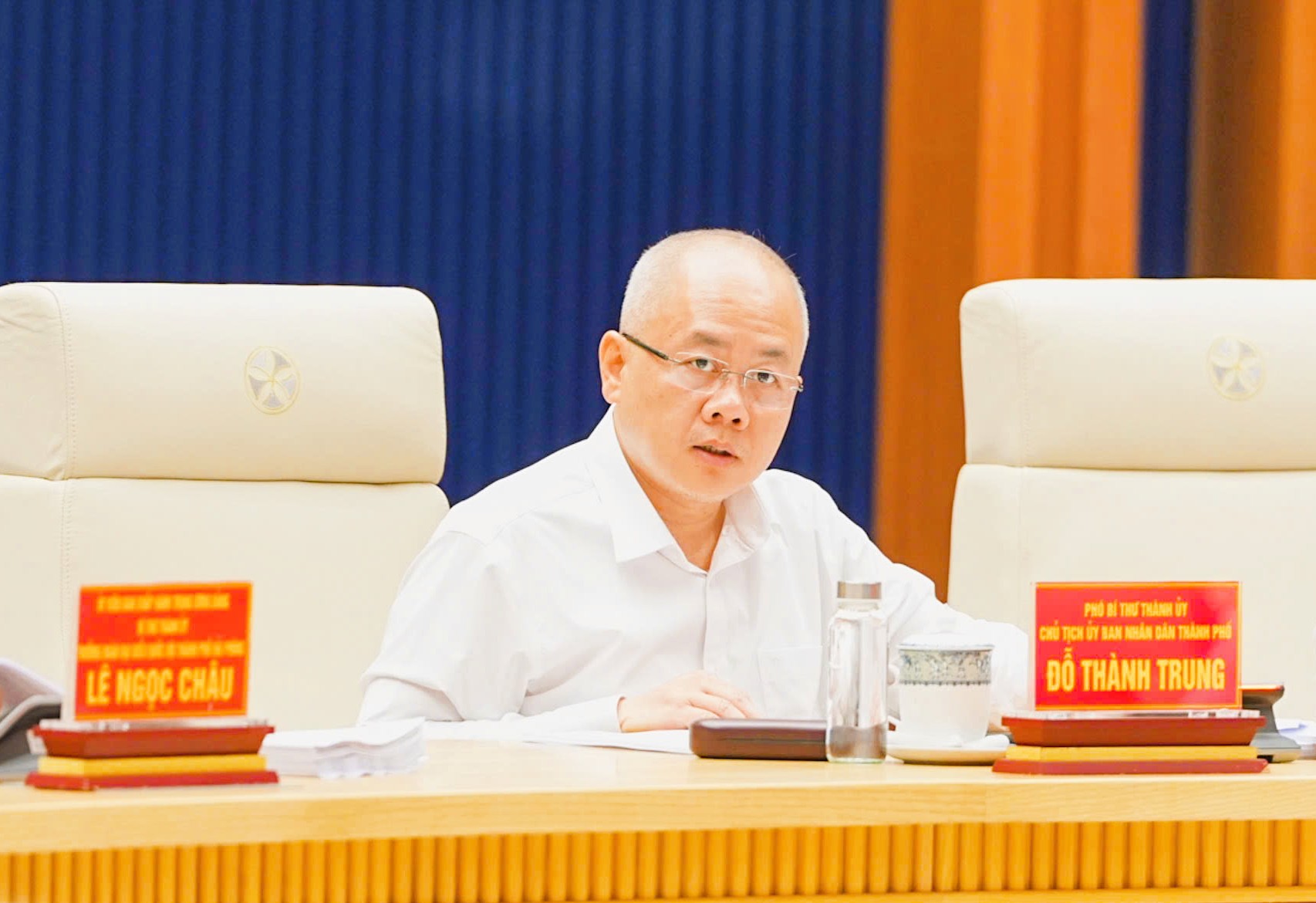 Chủ tịch UBND th&agrave;nh phố Đỗ Th&agrave;nh Trung điều h&agrave;nh thảo luận về ph&aacute;t triển KTXH 