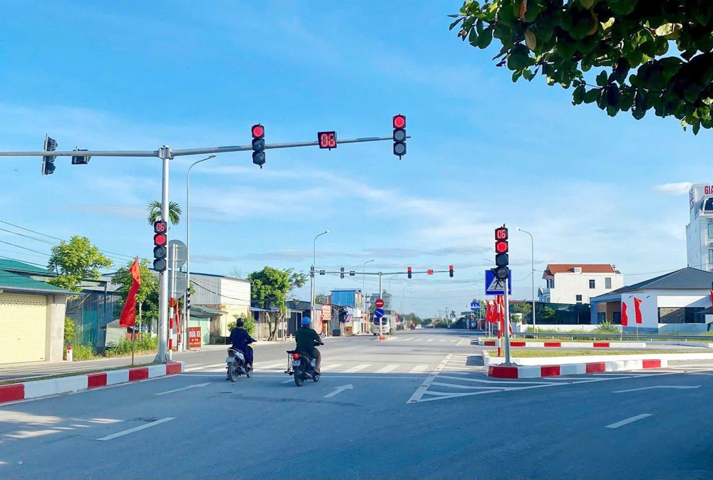 C&aacute;c tuyến đường 390, 396 k&eacute;o d&agrave;i kết nối với cầu Quang Thanh, n&uacute;t giao cao tốc H&agrave; Nội - Hải Ph&ograve;ng đ&atilde; tạo diện mạo mới cho x&atilde; H&agrave; Đ&ocirc;ng. Ảnh: Minh Nguy&ecirc;n