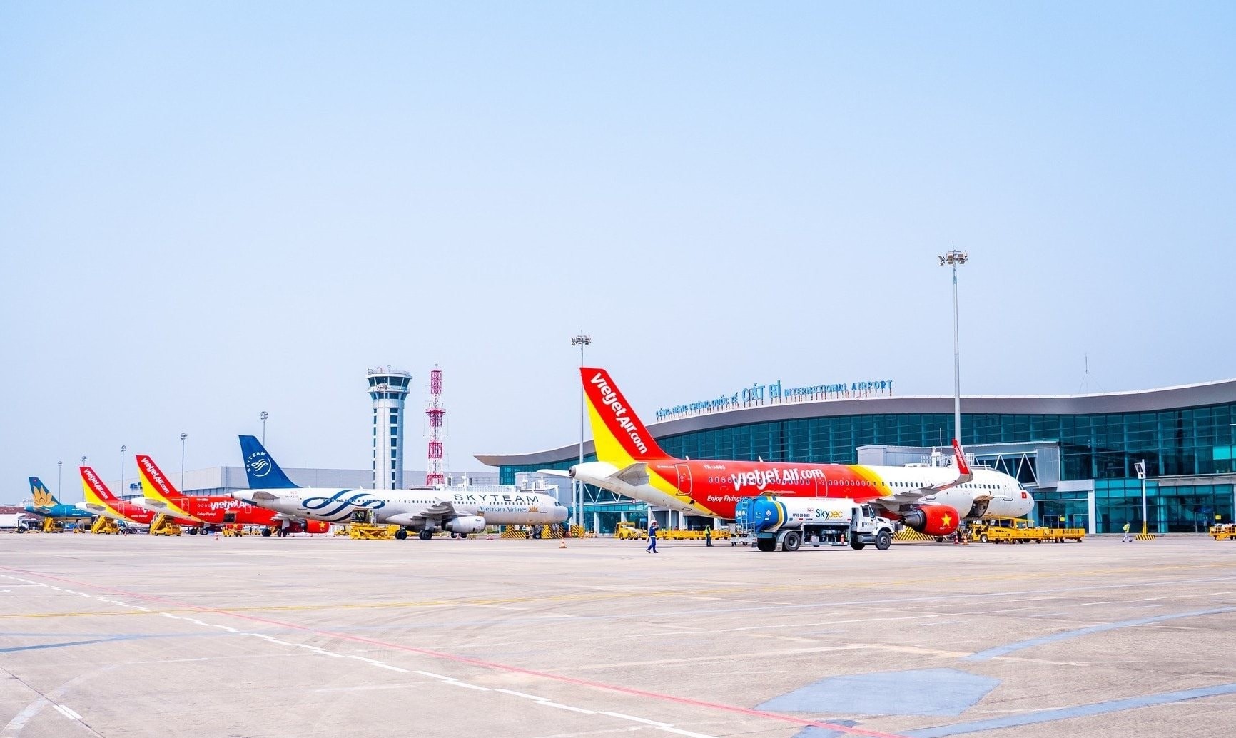 Cảng Hàng không Quốc tế Cát Bi – cửa ngõ hàng không quan trọng của thành phố Hải Phòng và khu vực duyên hải Bắc Bộ, nơi kết nối hành khách với các hành trình trong nước và quốc tế.