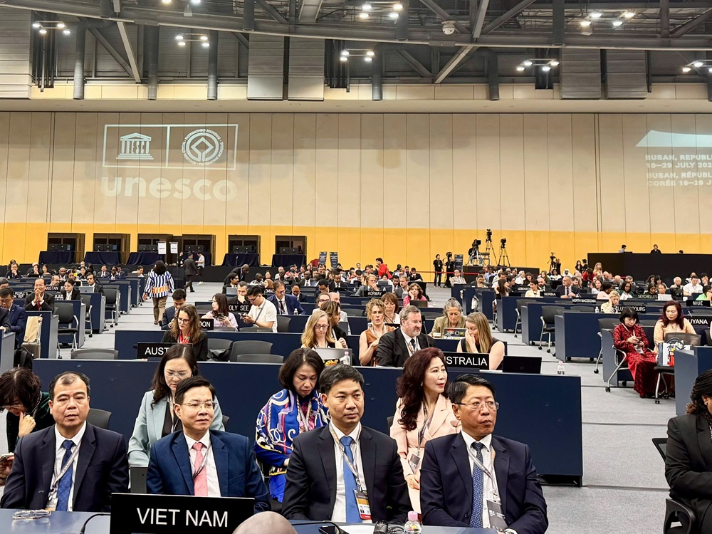 &Ocirc;ng Nguyễn Minh H&ugrave;ng, Ph&oacute; chủ tịch UBND TP. Hải Ph&ograve;ng c&ugrave;ng đo&agrave;n Việt Nam dự Kỳ họp