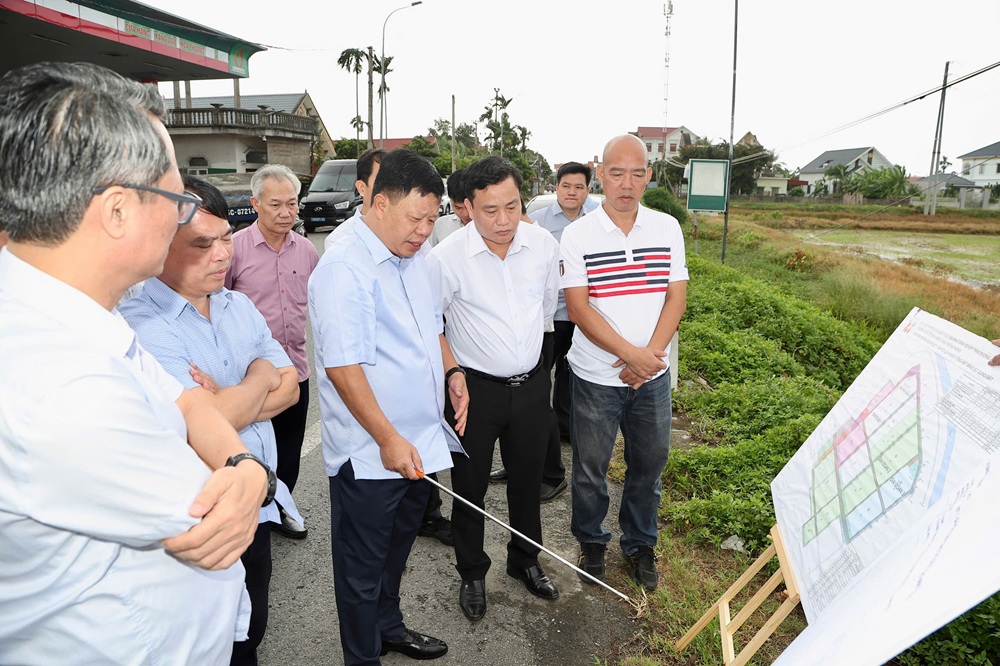 Kiểm tra Dự án Khu công nghiệp Trấn Dương - Hòa Bình (khu A). Ảnh: Việt Cường