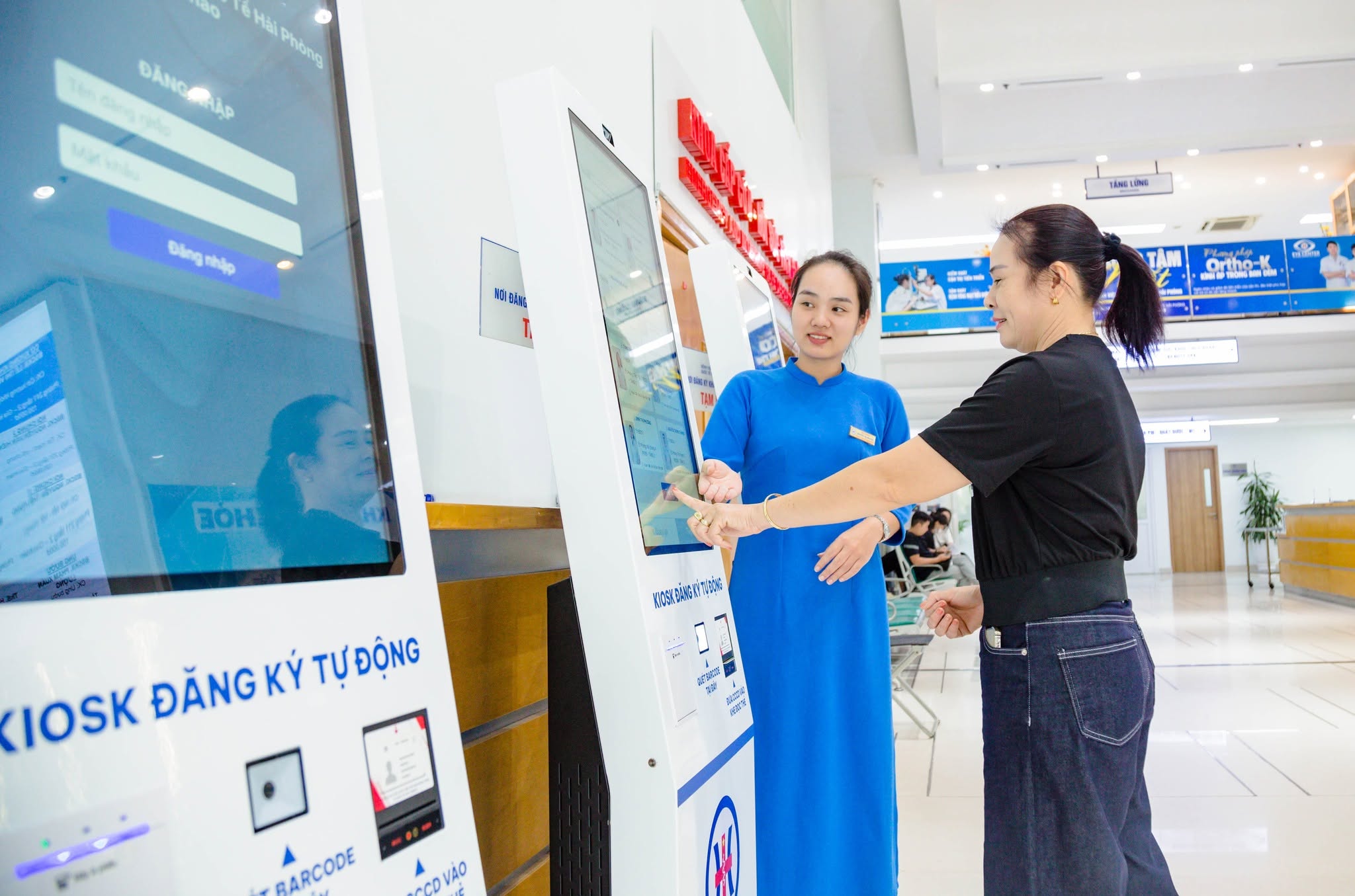 KIOSK th&ocirc;ng minh đăng k&yacute; kh&aacute;m bệnh tự động tại Bệnh viện đa khoa quốc tế Hải Ph&ograve;ng