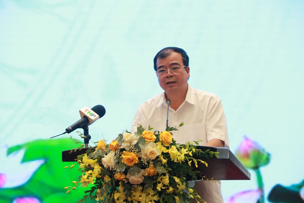 &Ocirc;ng Nguyễn Minh H&ugrave;ng, Ph&oacute; chủ tịch UBND TP. Hải Ph&ograve;ng ph&aacute;t biểu chỉ đạo tại Hội nghị
