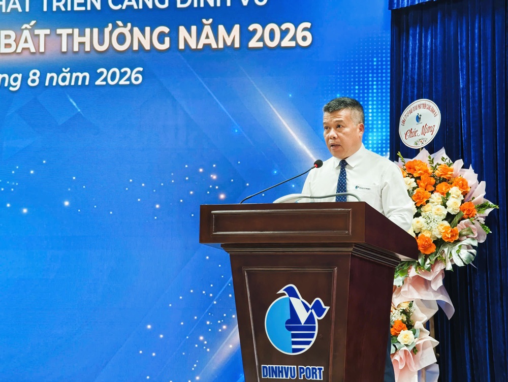 &Ocirc;ng Cao Văn Tĩnh, Tổng gi&aacute;m đốc C&ocirc;ng ty cổ phần Đầu tư v&agrave; Ph&aacute;t triển Cảng Đ&igrave;nh Vũ tr&igrave;nh b&agrave;y Tờ tr&igrave;nh bầu bổ sung Th&agrave;nh vi&ecirc;n HĐQT nhiệm kỳ 2023 - 2028. Ảnh- Thanh Sơn