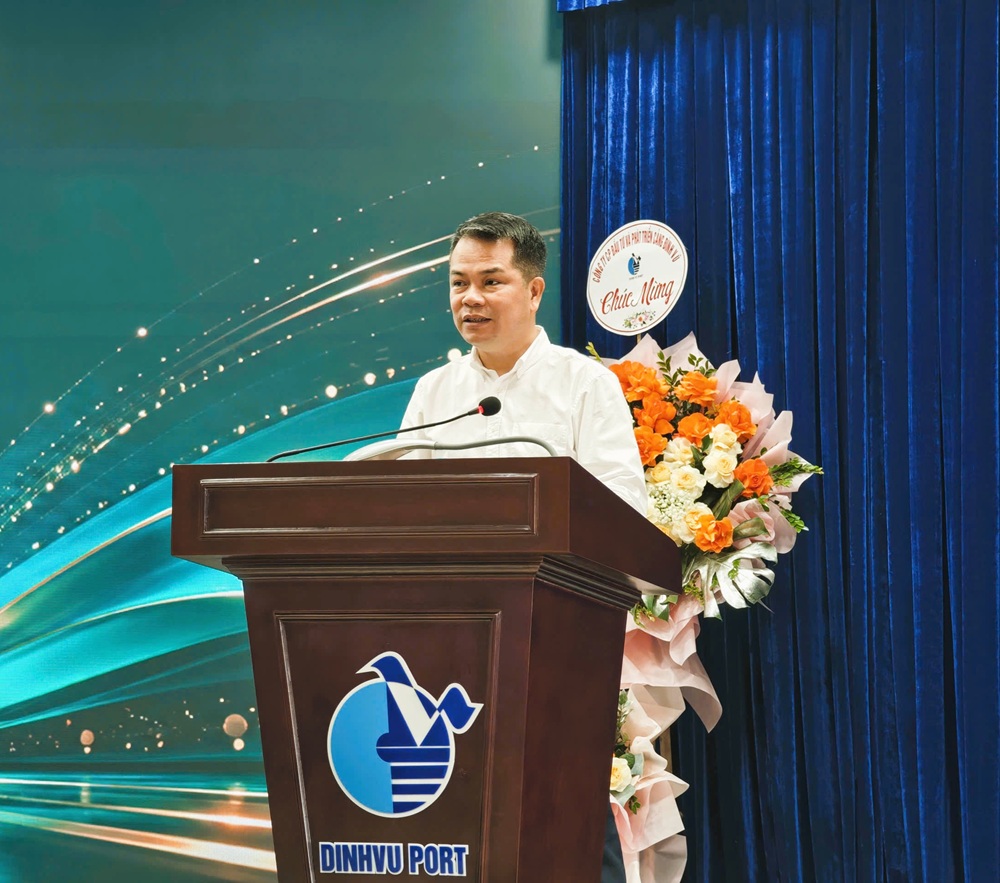 &Ocirc;ng L&ecirc; Hồng Qu&acirc;n, t&acirc;n Th&agrave;nh vi&ecirc;n Hội đồng quản trị C&ocirc;ng ty cổ phần Đầu tư v&agrave; Ph&aacute;t triển Cảng Đ&igrave;nh Vũ ph&aacute;t biểu nhận nhiệm vụ mới. Ảnh: Thanh Sơn