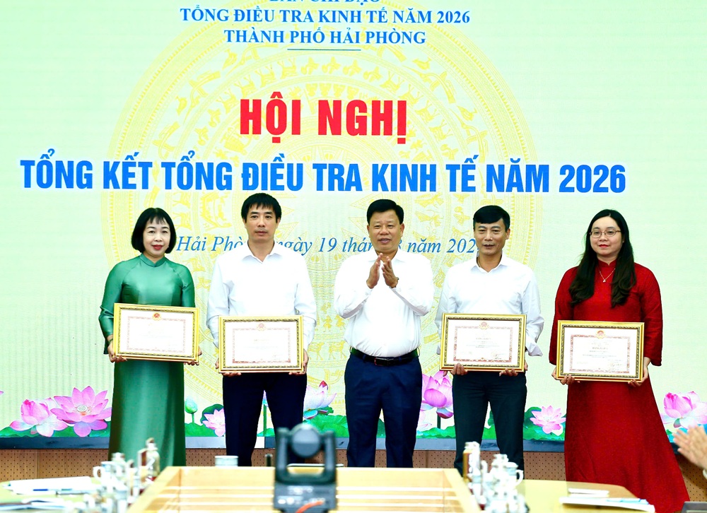 Các tập thể, cá nhân có thành tích xuất sắc trong thực hiện Tổng điều tra kinh tế năm 2026 nhận Bằng khen