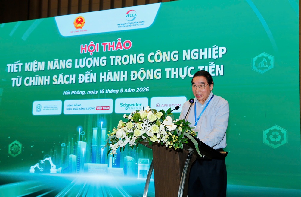 &Ocirc;ng Nguyễn Đ&igrave;nh Hiệp, Chủ tịch Hội khoa học v&agrave; c&ocirc;ng nghệ sử dụng năng lượng tiết kiệm v&agrave; hiệu quả Việt Nam (VECEA) ph&aacute;t biểu khai mạc Hội thảo