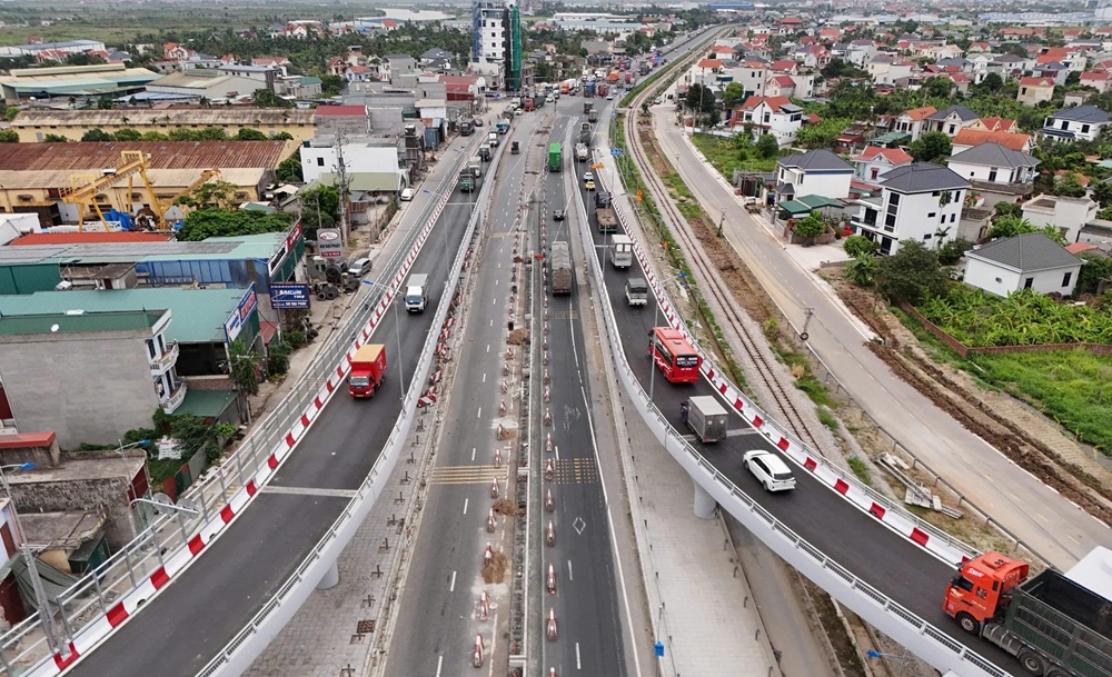Quốc lộ 5, tuyến kết nối chính giữa hai trung tâm đô thị phía Đông - Tây của TP. Hải Phòng đang quá tải