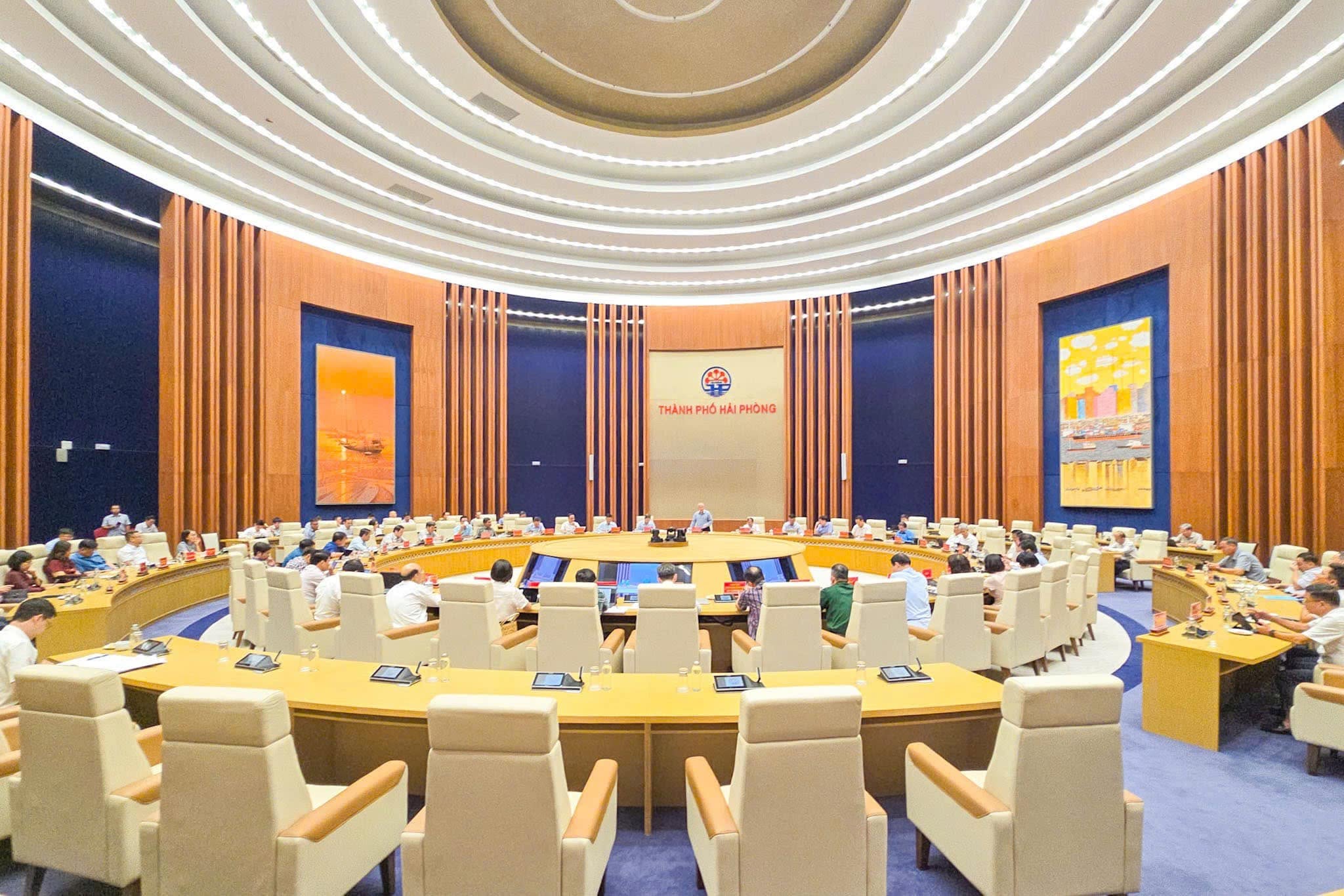 Quang cảnh phiên họp