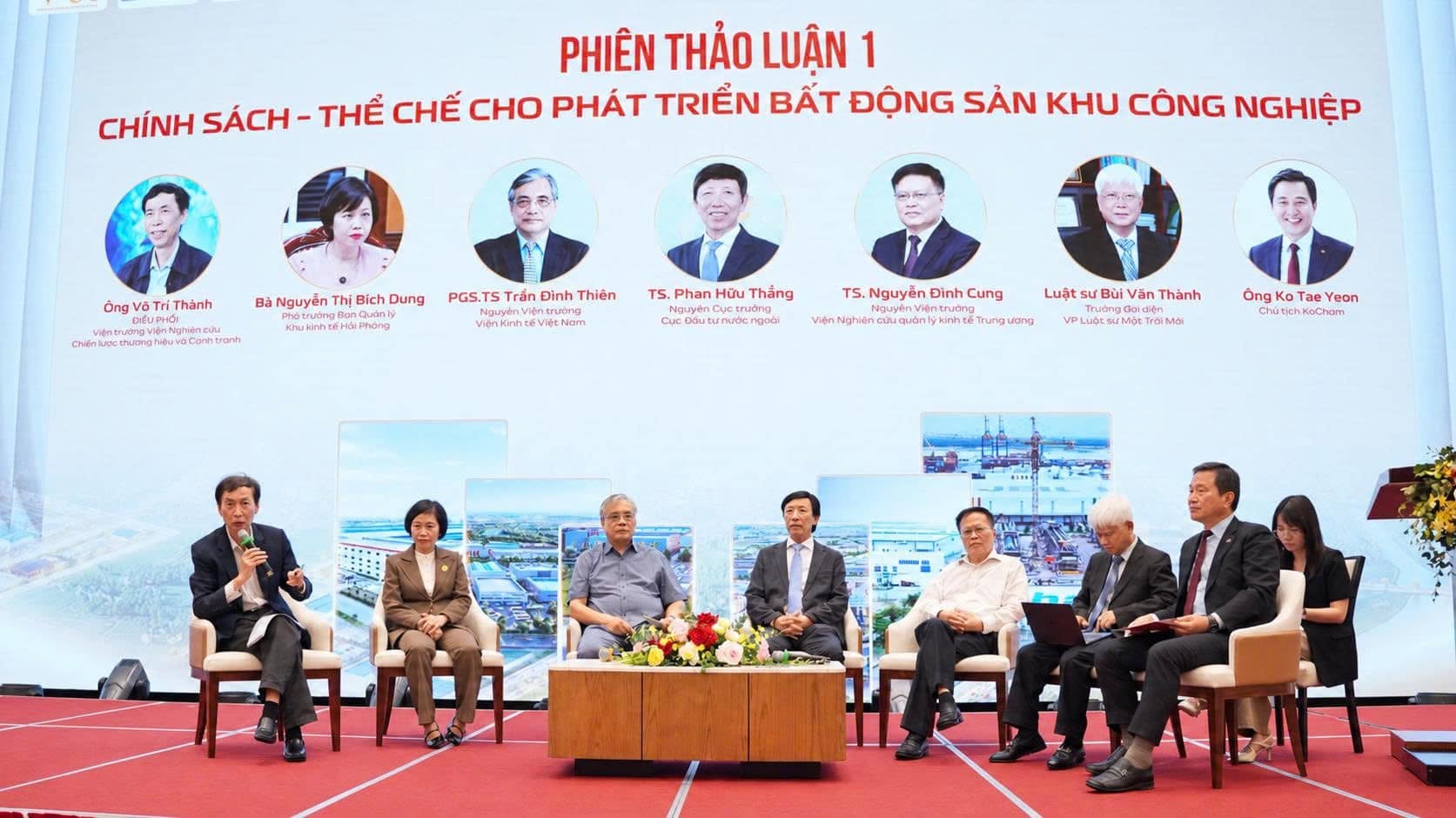 Phi&ecirc;n thảo luận tại Hội thảo