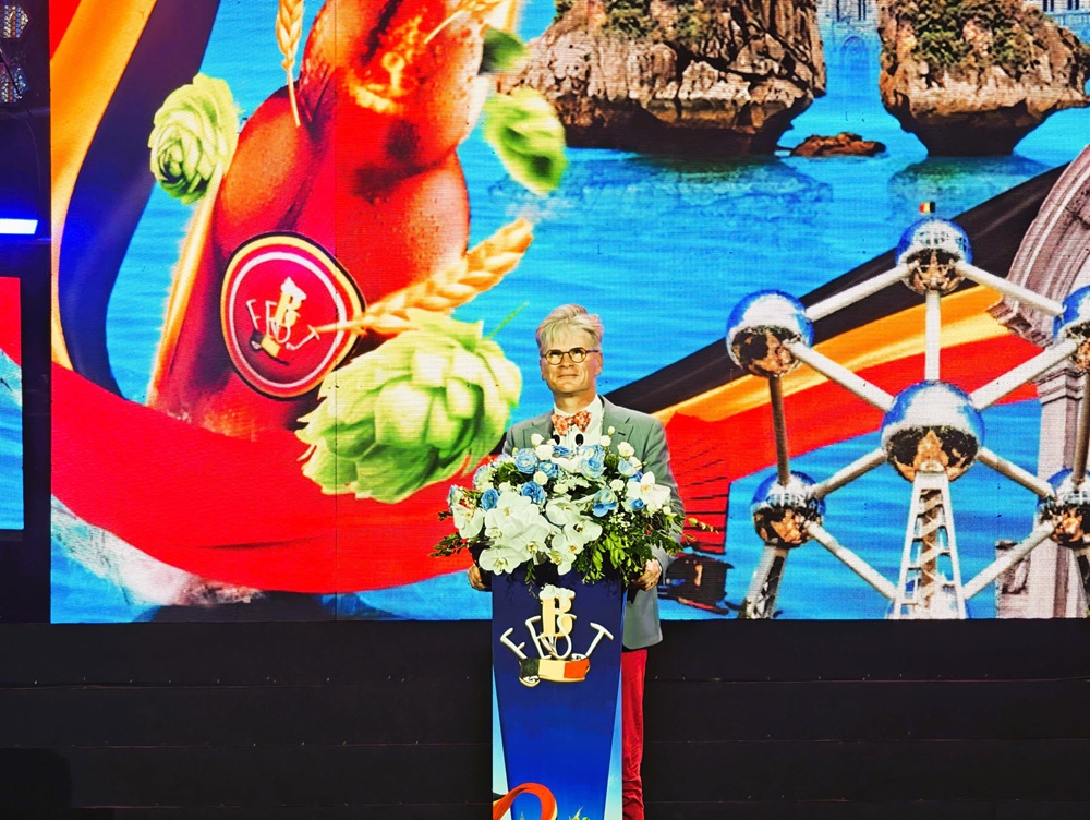 &Ocirc;ng Pieter Leenknegt, Đại sứ Vương quốc Bỉ tại Việt Nam