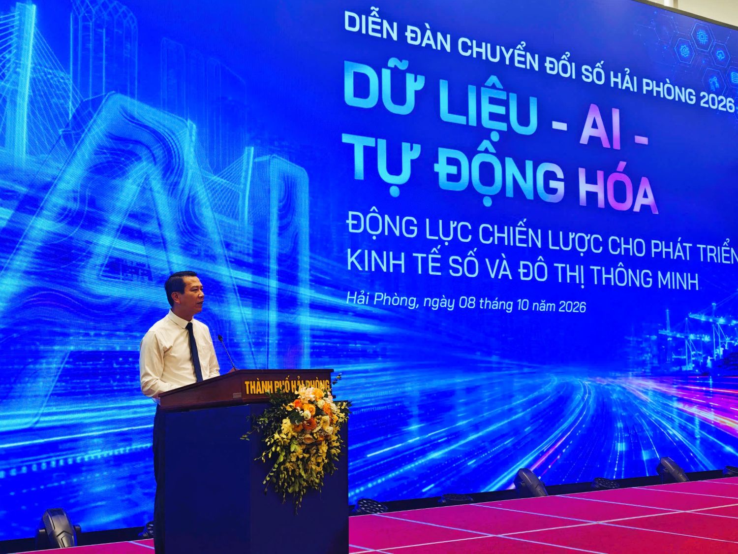 &Ocirc;ng B&ugrave;i Đức Quang, Ph&oacute; chủ tịch HĐND TP. Hải Ph&ograve;ng ph&aacute;t biểu khai mạc Diễn đ&agrave;n