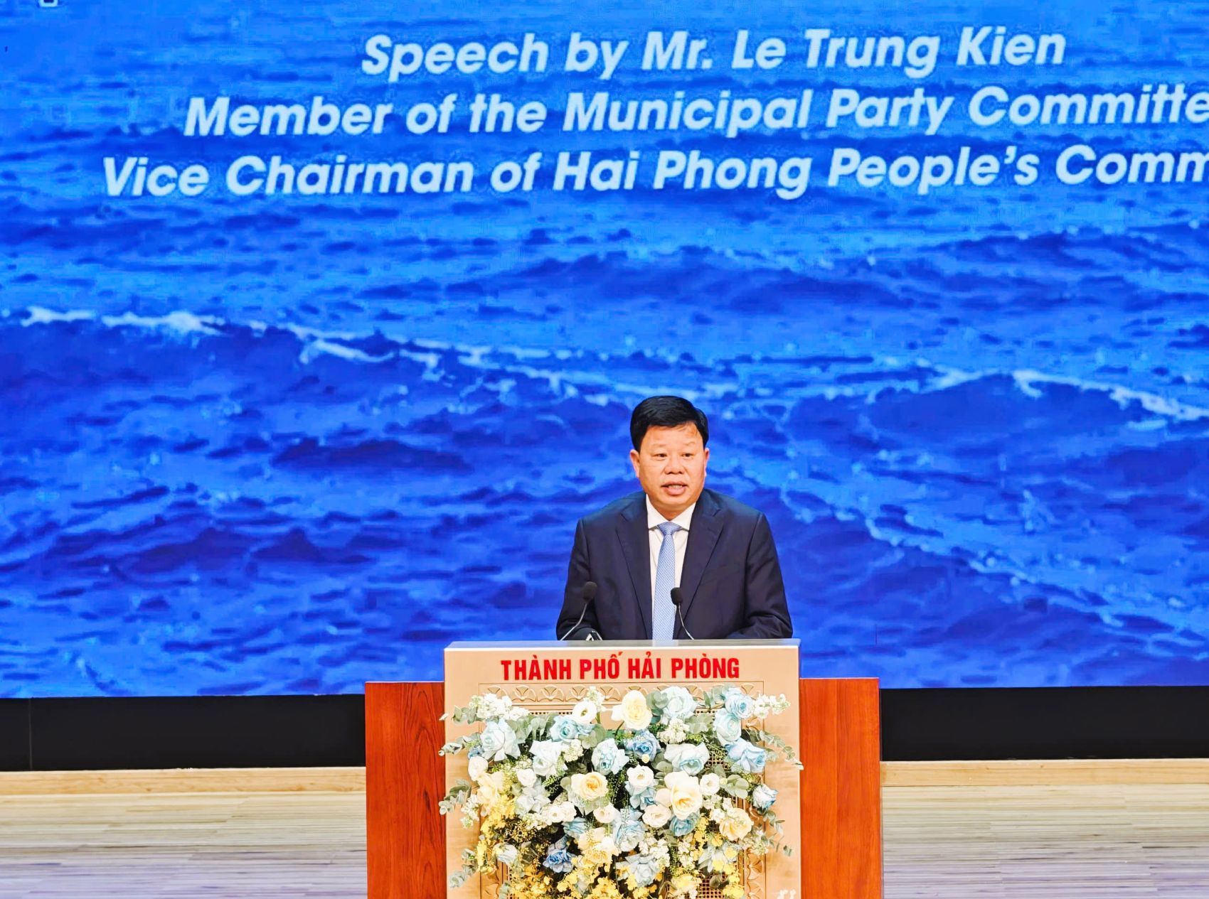&Ocirc;ng L&ecirc; Trung Ki&ecirc;n, Ph&oacute; chủ tịch UBND TP. Hải Ph&ograve;ng ph&aacute;t biểu bế mạc Hội nghị. Ảnh: Thanh Sơn