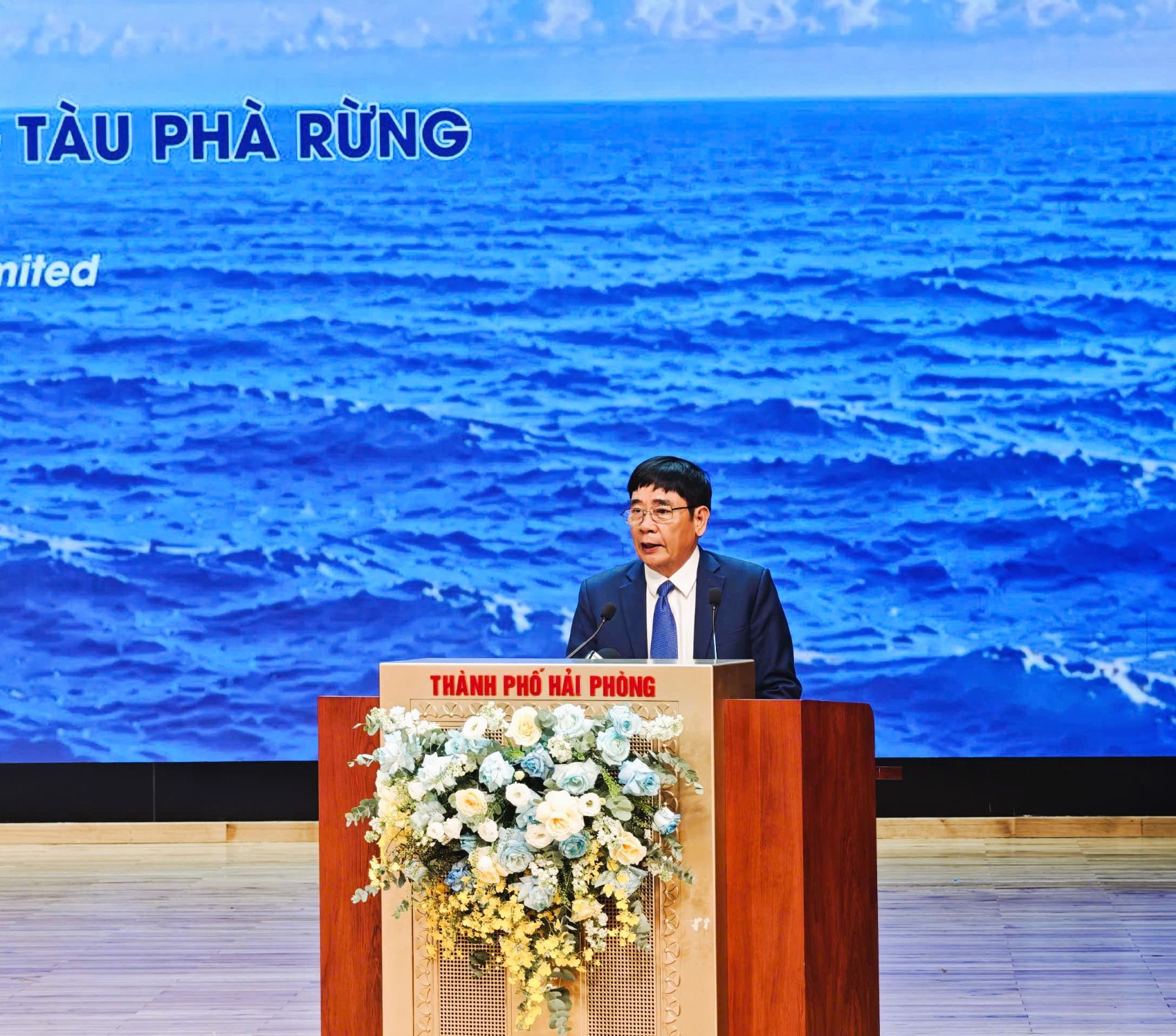 &Ocirc;ng Vũ Hữu Chiến, Tổng gi&aacute;m đốc C&ocirc;ng ty Đ&oacute;ng t&agrave;u Ph&agrave; Rừng. Ảnh: Thanh Sơn