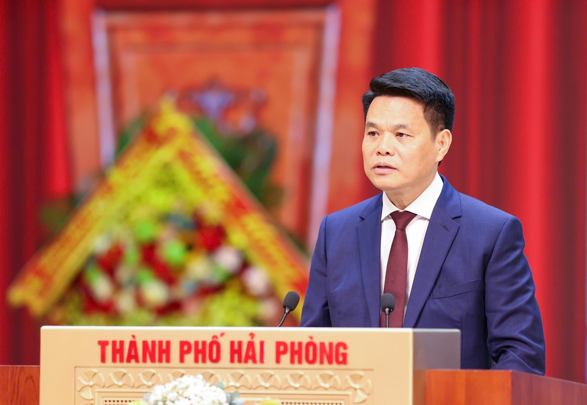 &Ocirc;ng L&ecirc; Ngọc Ch&acirc;u, Uỷ vi&ecirc;n Trung ương Đảng, B&iacute; thư Th&agrave;nh uỷ, Trưởng Đo&agrave;n đại biểu Quốc hội TP. Hải Ph&ograve;ng đọc diễn văn tại lễ kỷ ni&ecirc;m
