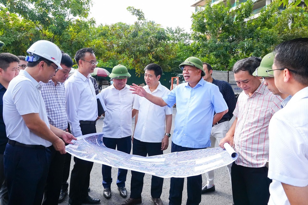 Ông Lê Trung Kiên, Phó chủ tịch UBND TP. Hải Phòng kiểm tra Dự án đầu tư xây dựng tuyến đường từ đường Hồ Sen đến nút giao thông Quán Mau