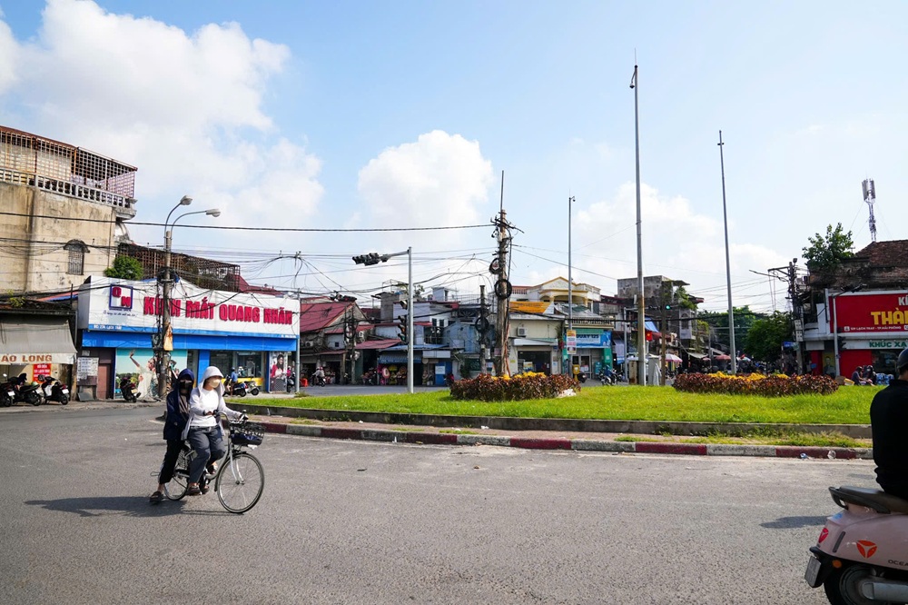 Dự án xây dựng mới tuyến đường từ đường Hồ Sen đến đường trục Khu đô thị ICC với chiều dài khoảng 0,64 km, quy mô 4 làn xe, bề rộng 25 m; xây dựng hoàn thiện nút giao thông Quán Mau dạng đảo xuyến tròn