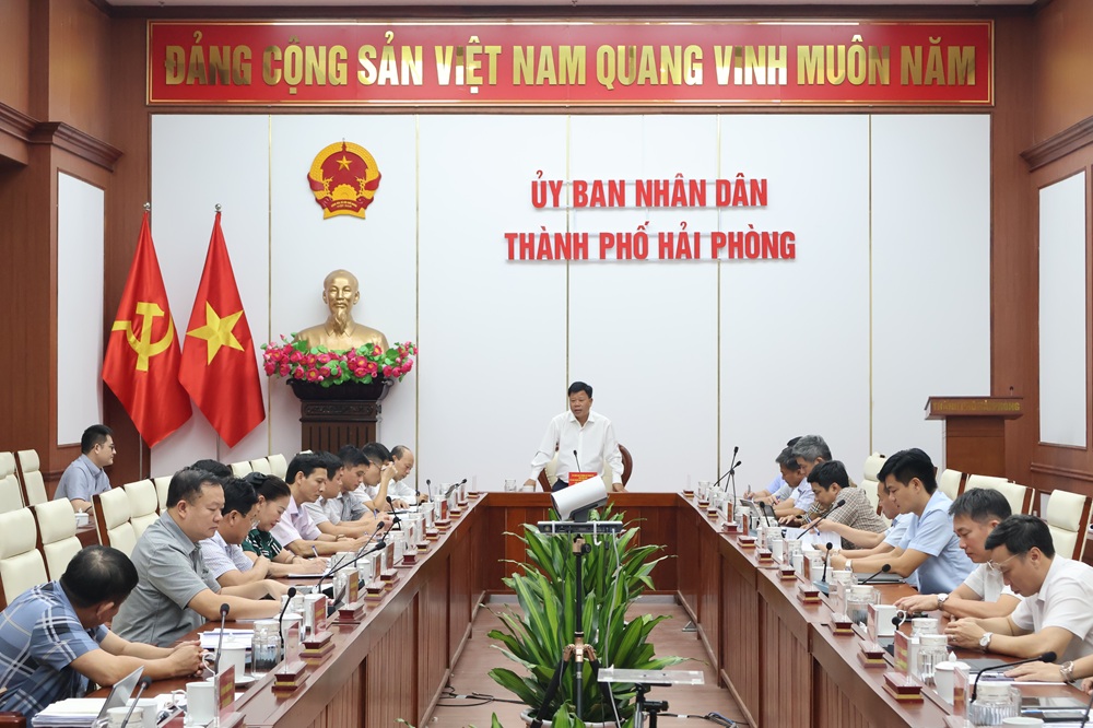 Ông Lê Trung Kiên, Phó chủ tịch UBND TP. Hải Phòng yêu cầu các địa phương trên địa bàn tăng tốc, quyết tâm đến ngày 15/12 hoàn thành giải phóng mặt bằng toàn Dự án Đầu tư xây dựng tuyến đường sắt Lào Cai - Hà Nội - Hải Phòng đoạn qua địa bàn Thành phố