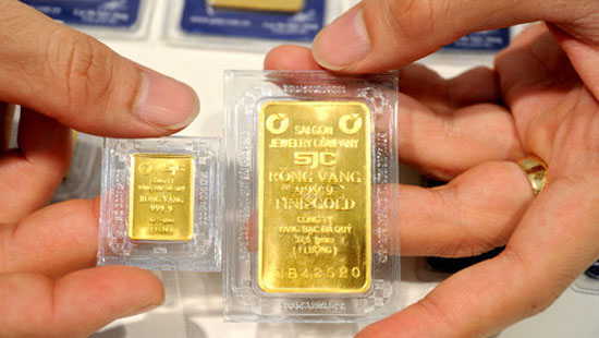Vàng miếng SJC rơi nhanh khỏi đỉnh 49,2 triệu đồng