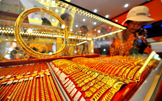 Vàng miếng SJC tăng vọt sau biến động giá vàng thế giới