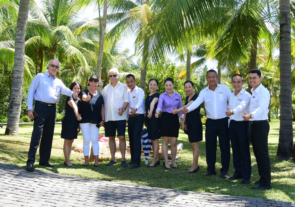 Khách hàng và ban điều hành của Furama resort đều rất hào hứng với chương trình Tặng Cây dành riêng cho các cư khách thân thuộc của Khu nghỉ mát.