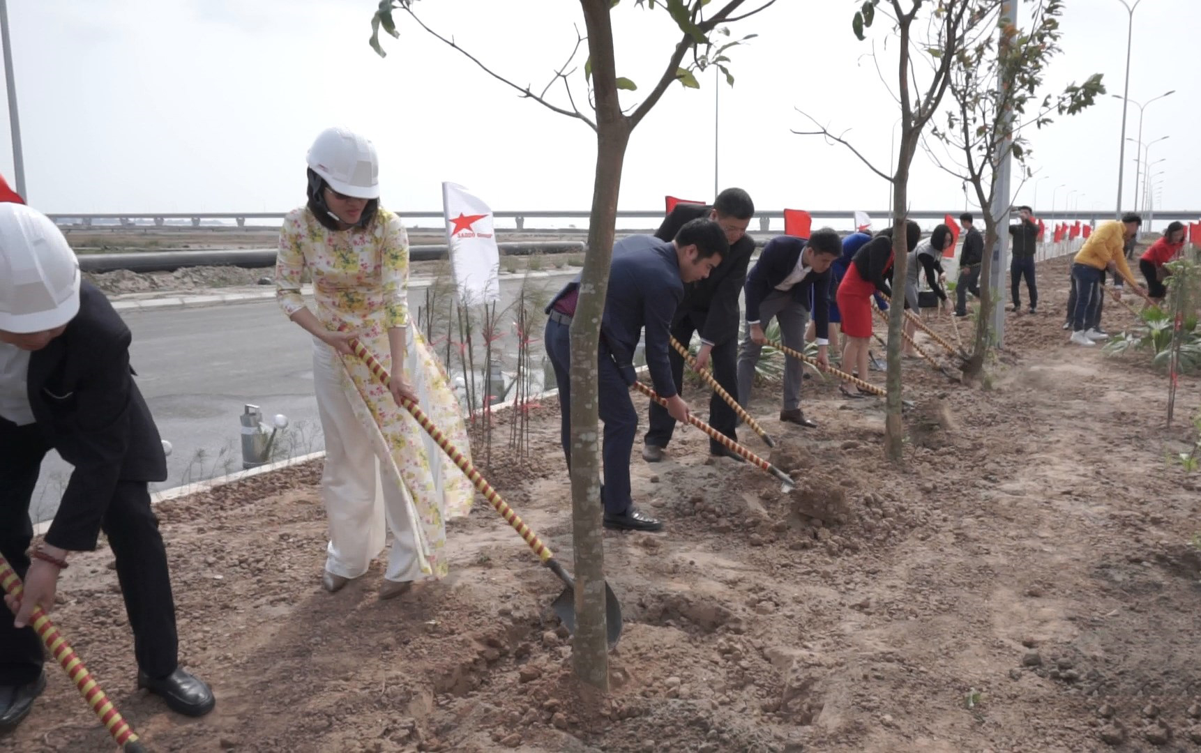 Tết trồng cây - Hoạt động thường niên của Công ty CP Tập đoàn Đầu tư Sao Đỏ tại Nam Đình Vũ IP