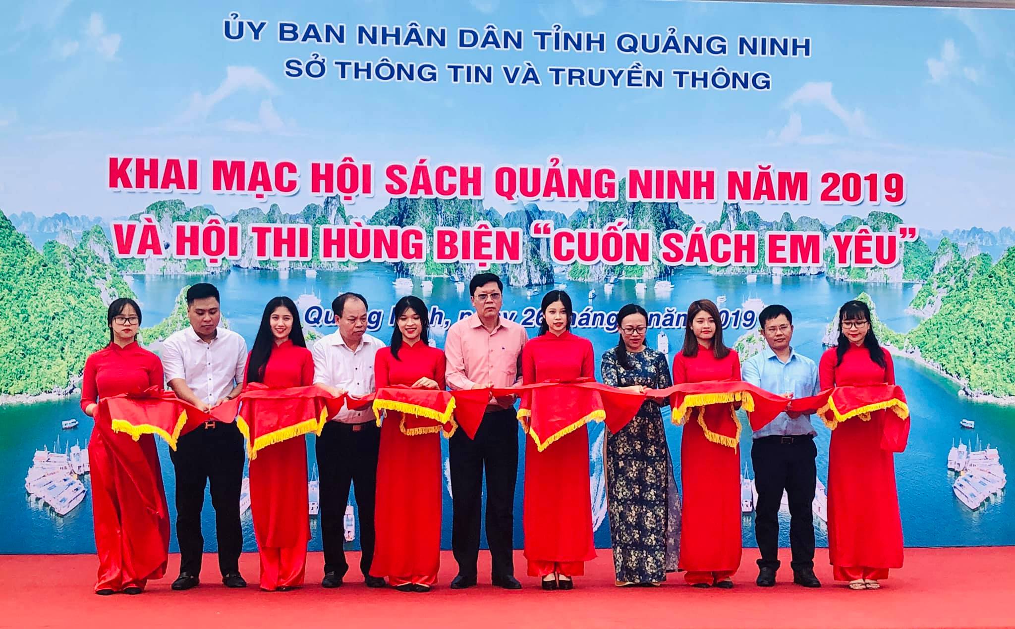 Cắt băng khai mạc Hội sách tỉnh Quảng Ninh 2019.