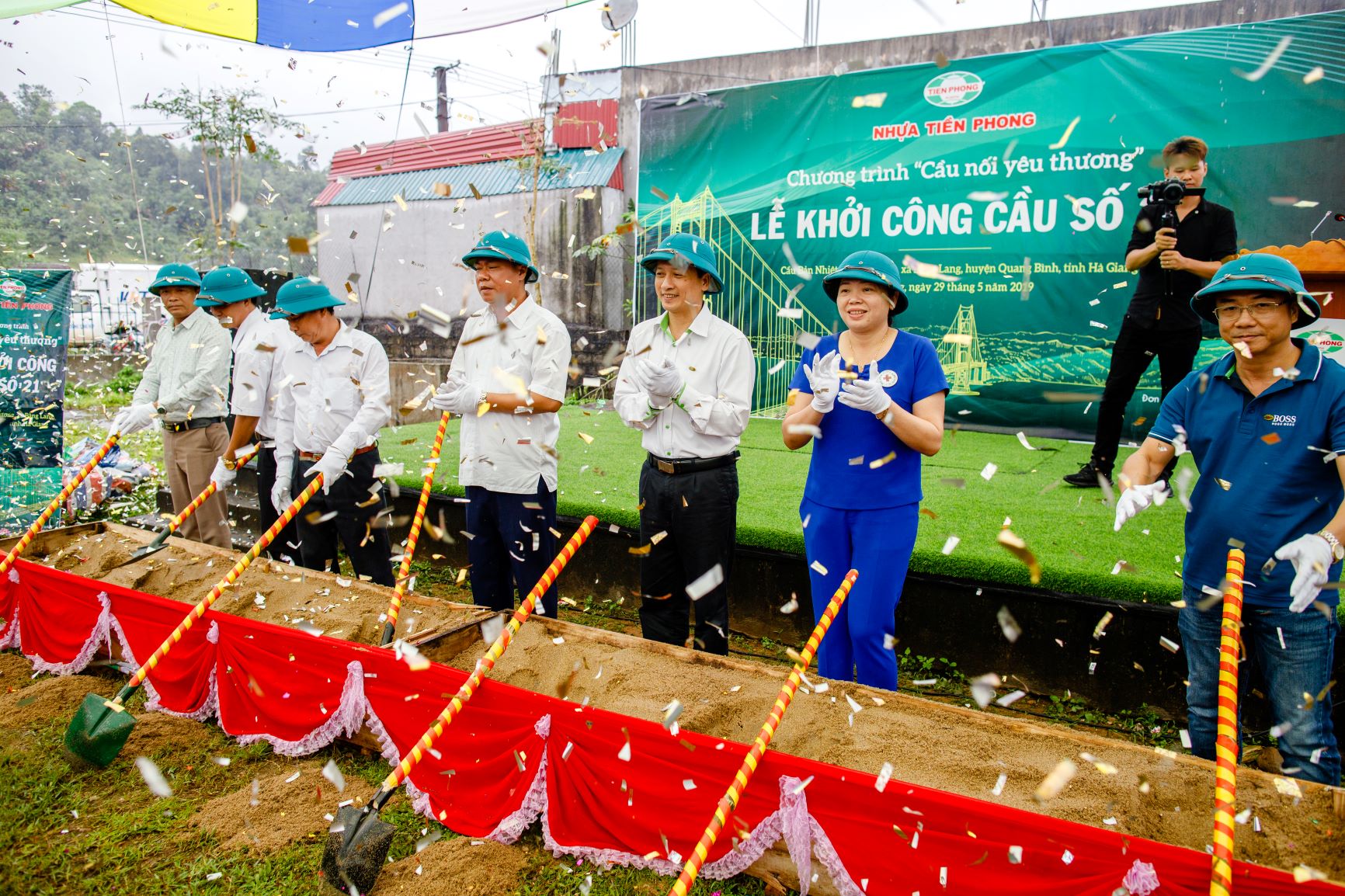 Nhựa Tiền Phong khởi công xây dựng cầu nối yêu thương bản Nhiệt tại Hà Giang.
