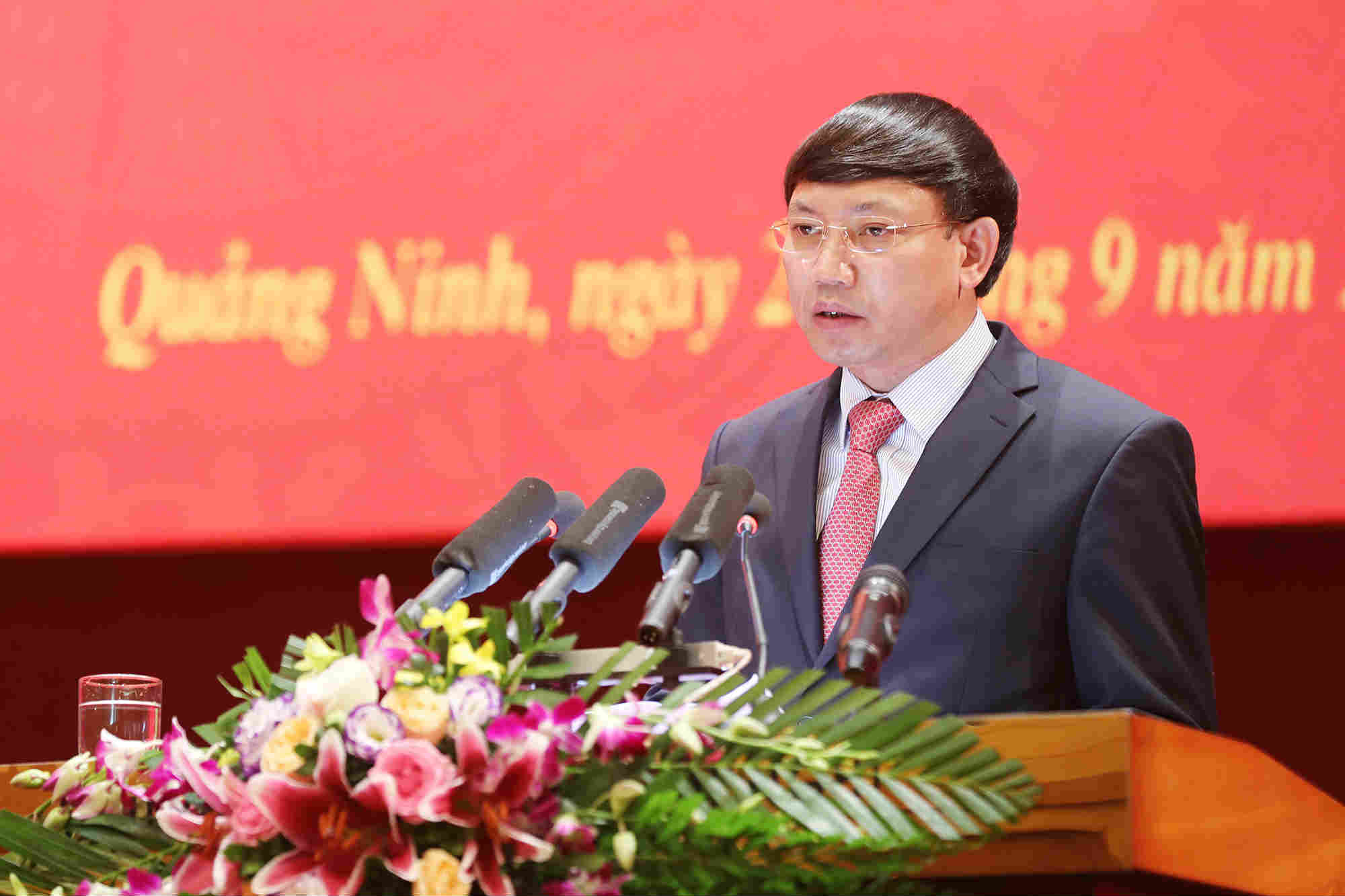 Bí thư Tỉnh ủy, Chủ tịch HĐND tỉnh Nguyễn Xuân Ký phát biểu nhận nhiệm vụ. Ảnh: Đỗ Phương.