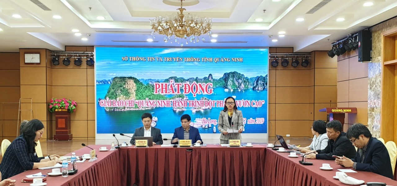 Bà Lê Ngọc Hân, Giám đốc Sở Thông tin và Truyền thông Quảng Ninh thông tin về giải báo chí viết về Quảng Ninh.