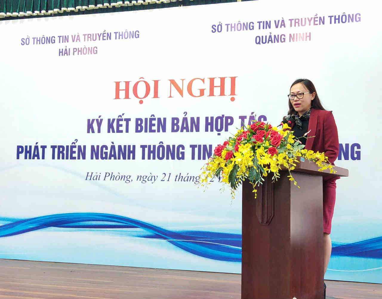 Bà Lê Ngọc Hân, Giám đốc Sở Thông tin và Truyền thông Quảng Ninh chia sẻ tại buổi lễ. Ảnh: Thu Lê.