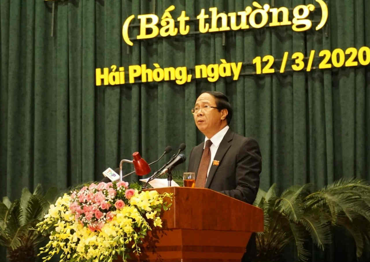 Ông Lê Văn Thành, Bí thư Thành uỷ, Chủ tịch HĐND thành phố Hải Phòng phát biểu tại kỳ họp.