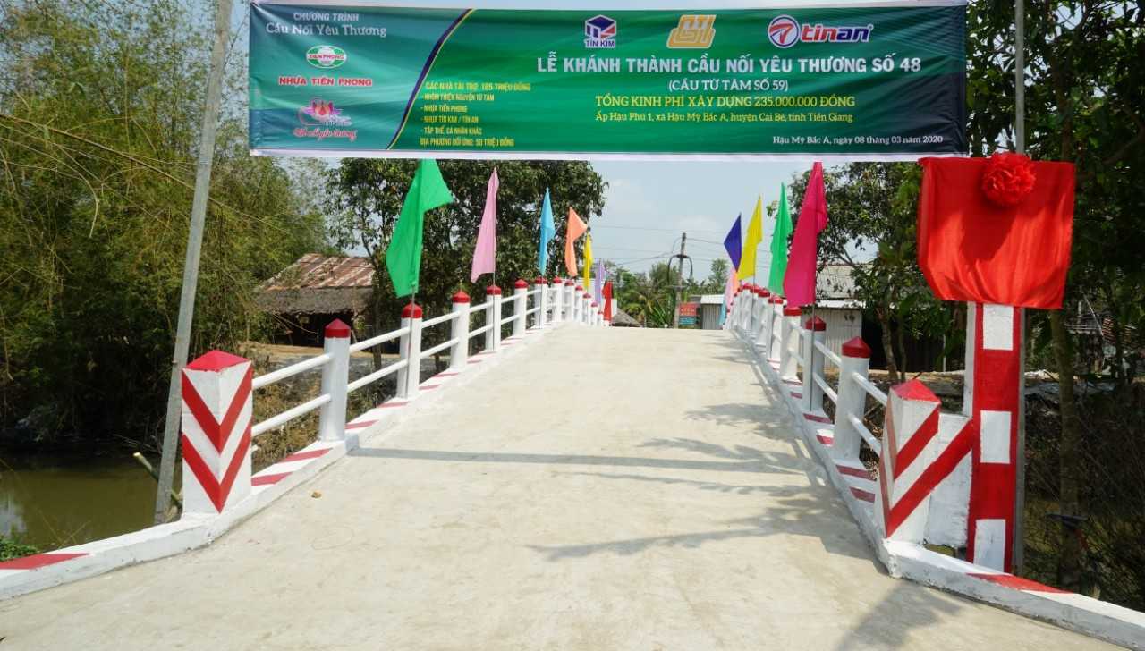 Cầu nối yêu thương số 48 đã được khánh thành sau hơn 2 tháng khởi công xây dừng tại tỉnh Tiền Giang.