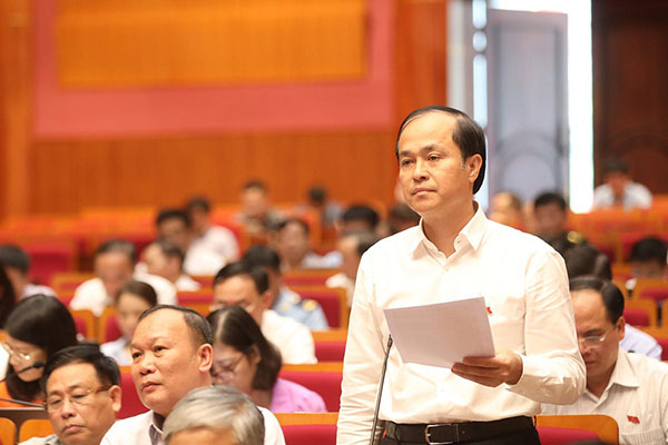 ông Trần Văn Hùng, Giám đốc Sở Kế hoạch và Đầu tư tại phiên chất vấn