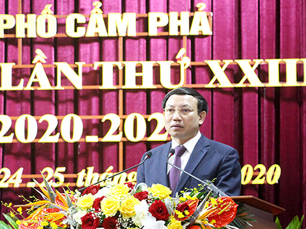 Ông Nguyễn Xuân Ký, Bí thư Tỉnh uỷ, Chủ tịch HĐND tỉnh Quảng Ninh phát biểu tại Đại hội Đảng bộ TP Cẩm Phả lần thứ XXIII.