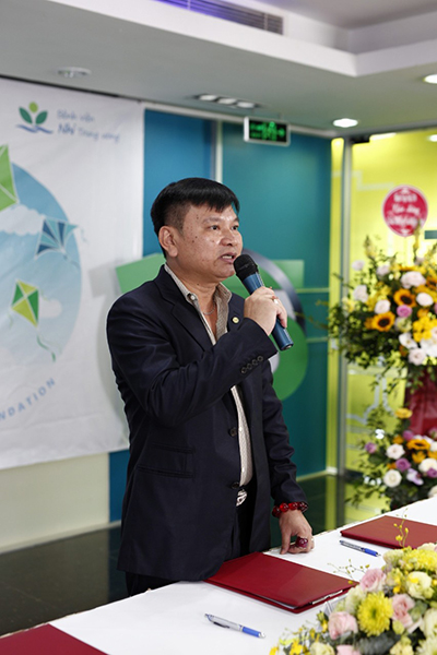 Ông Đặng Quốc Dũng, Chủ tịch Hội đồng quản trị Nhựa Tiền Phong chia sẻ trách nhiệm xã hội của doanh nghiệp với cộng đồng, nhất là các hoàn cảnh khó khăn, vùng sâu, xa