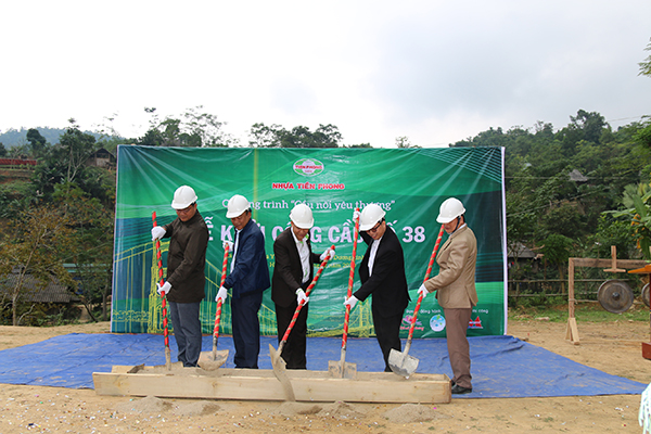 Cầu nối yêu thương số 38 được khởi công ngày 5/12/2020 tại thôn Xốp Kha.